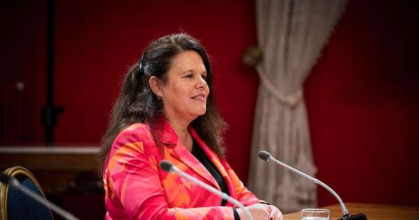 La Nación / Ministra chilena renuncia por venta de casa de Salvador Allende