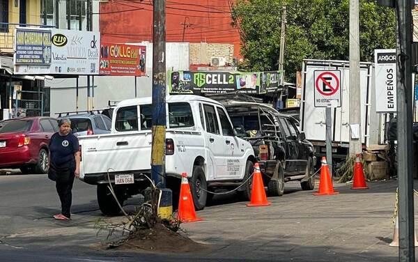 Insólito: PMT multa un móvil de la Municipalidad •