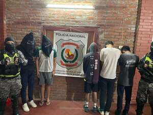 Detienen a cinco personas e incautan presunta marihuana y motocicletas en Ayolas - Nacionales - ABC Color