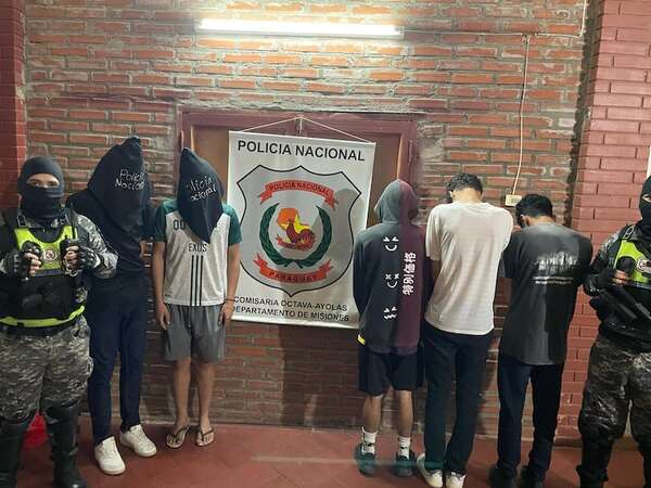 Detienen a cinco personas e incautan presunta marihuana y motocicletas en Ayolas - Nacionales - ABC Color