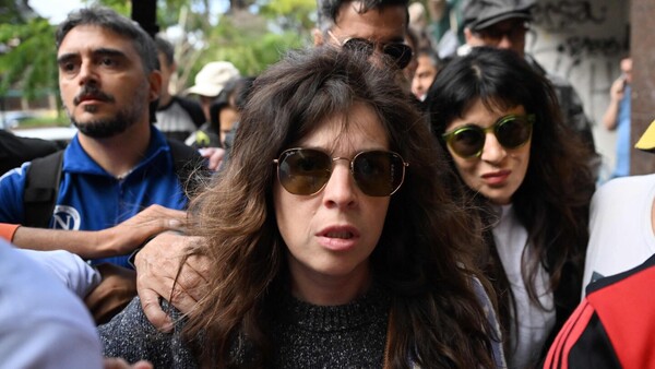 Las hijas de Maradona llegan al tribunal para asistir al juicio por la muerte de su padre