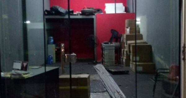 Diario HOY | Delincuentes roban mercaderías tras forzar acceso a transportadora