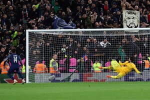 Versus / PSG elimina al Liverpool en la tanda de penales y deja Anfield en silencio