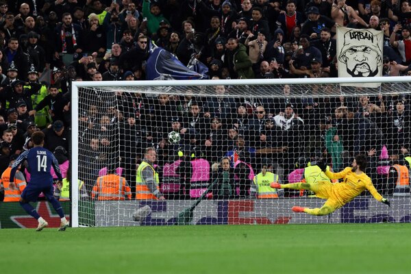 Versus / PSG elimina al Liverpool en la tanda de penales y deja Anfield en silencio