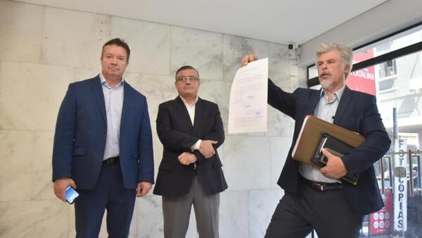 Fiscalía acusa a ex ministros de Mario Abdo y ex funcionarios por supuestas filtraciones sobre Cartes