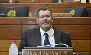 Diputado llama “carachas” a sus colegas cartistas y Latorre lo reprende