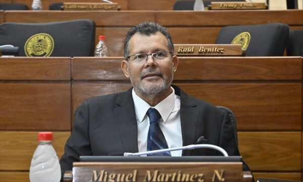 Diputado llama “carachas” a sus colegas cartistas y Latorre lo reprende