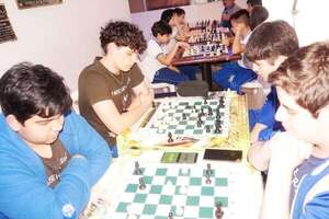 Ajedrez: Lanzan Academia Ajeniga - Polideportivo - ABC Color