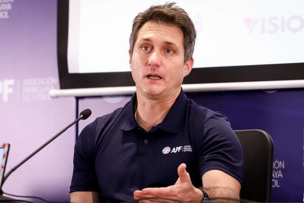 Guillermo Barros Schelotto acepta el reto de dirigir a Vélez, un campeón en problemas - Fútbol Internacional - ABC Color