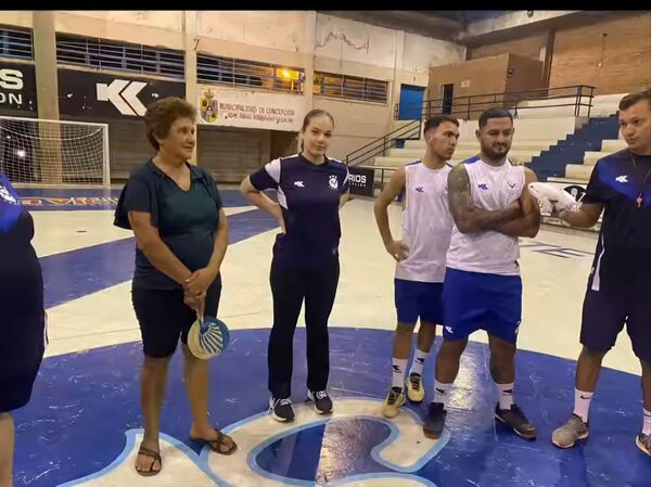 Ña Tola y su «magia» se suman a la V Azul