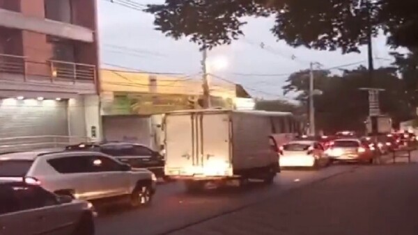 Se registra un tráfico lento en San Lorenzo debido a obras viales