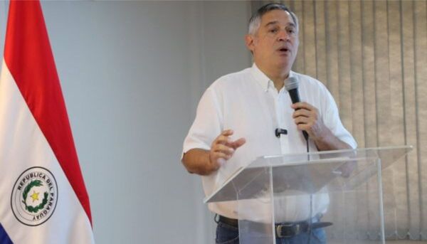 Ministro de Educación defiende el programa “Letrina Cero” y destaca su impacto en la dignidad de los estudiantes
