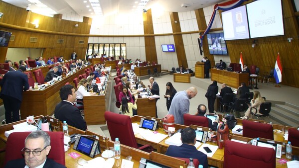 Sin trabajar dos meses, legisladores ganan G. 10 millones más que en 2024