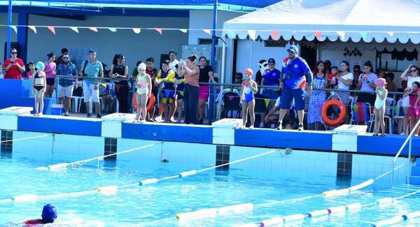 Realizan tercera edición del campeonato de natación Open A4 en el Club Social Área 4 de Ciudad del Este