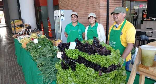 Familias de Central y Bajo Chaco ofertan productos agrícolas sin intermediarios en Multiplaza - .::Agencia IP::.
