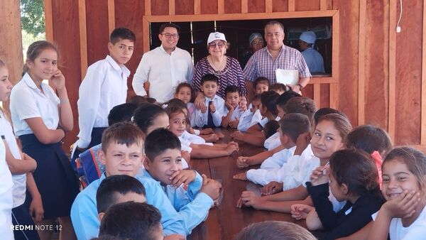 El Estado llega a Campos Morombí con regularización, inclusión en programas sociales, kits y alimentación escolar - .::Agencia IP::.