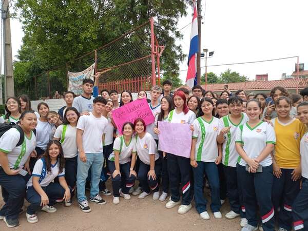 Alumnos de Loma Pytã exigen que el MEC libere el rubro para sus maestros - Nacionales - ABC Color