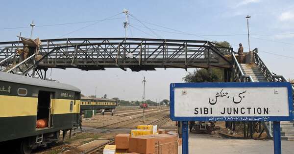 La Nación / Pakistán: liberan a parte de los 450 pasajeros de tren secuestrado
