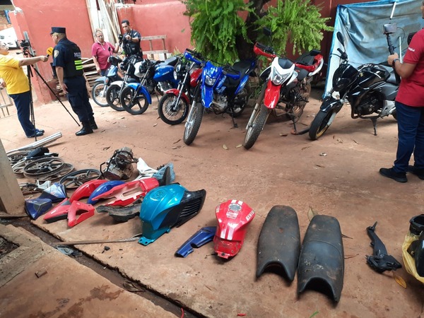 Desmantelan desarmadero en CDE: Cuatro detenidos y siete motocicletas incautadas - ADN Digital