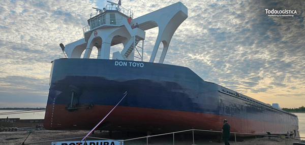 El portacontenedores Don Toyo, el más grande de la hidrovía, inicia operativa con destino a Buenos Aires en abril