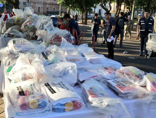 Recurren a sorteos para distribuir kits a alumnos en escuela de Areguá · Radio Monumental 1080 AM
