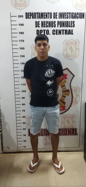Caen chofer de plataforma y un menor por millonario asalto a importador de manzana - Policiales - ABC Color