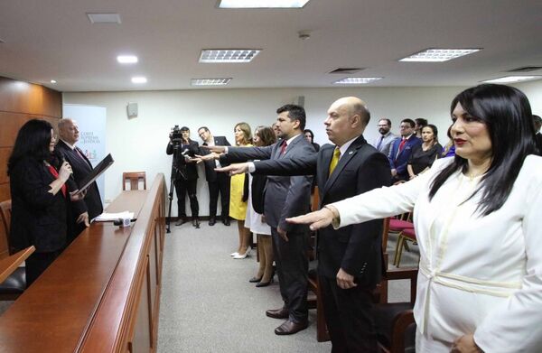 Autoridades judiciales tomaron juramento a magistrados y defensores