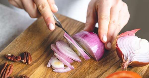 La Nación / El truco definitivo para eliminar el olor a ajo y pescado de tus manos