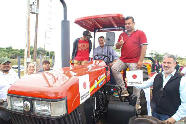 MAG entregó equipamientos agrícolas y sistema de agua en Amambay • PARAGUAY TV