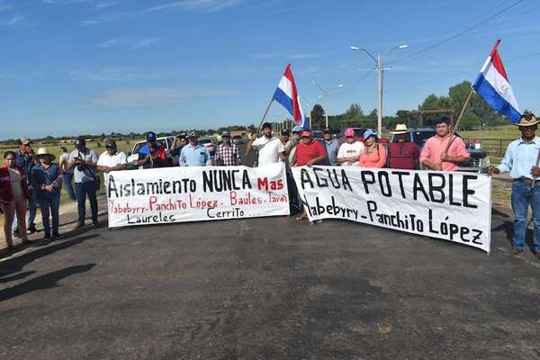 Pobladores de Misiones y Ñeembucú se manifestaron para reclamar el arreglo de caminos - Nacionales - ABC Color