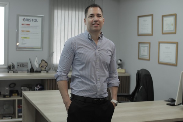 Eduardo Giménez: “Sabemos que crecer no es solo abrir más tiendas, sino mejorar la experiencia de cada cliente, estar donde hacemos la diferencia” | Locales | 5Días