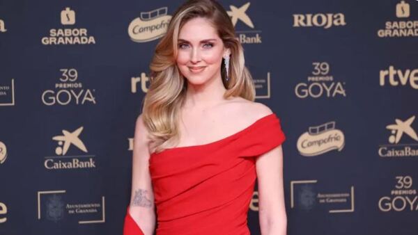 La influencer Chiara Ferragni intenta resurgir tras fraude