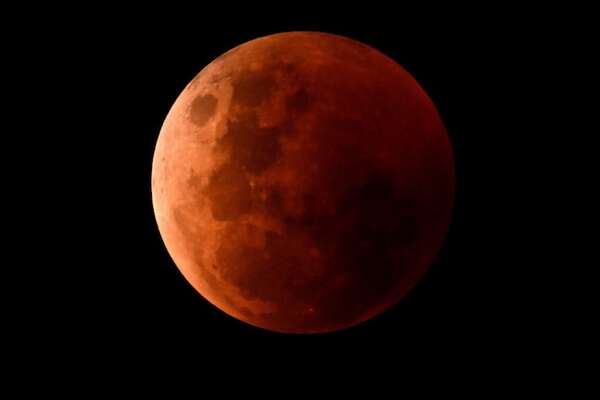 Cuándo y desde dónde ver la “Luna de sangre” que iluminará el cielo esta semana - Ciencia - ABC Color
