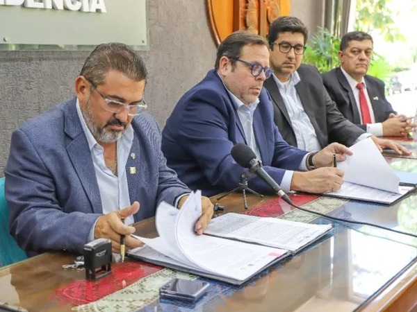 Dinac y municipalidad de Encarnación formalizan gestiones para cesión de aeropuerto - .::Agencia IP::.