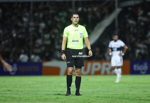 Versus / "Este árbitro no debe pitar más los partidos de Olimpia"