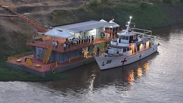 Más de mil pacientes atendidos en jornada médica del Buque Hospital en Alberdi