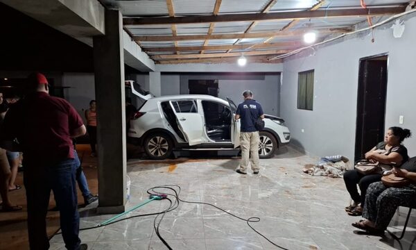 Cuatro mondaha se llevan un jugoso botín de una vivienda