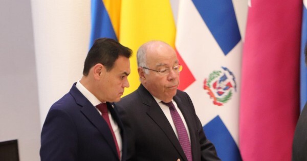 La oposición presiona por la salida de Lezcano para mejorar la negociación con Brasil por el Anexo C