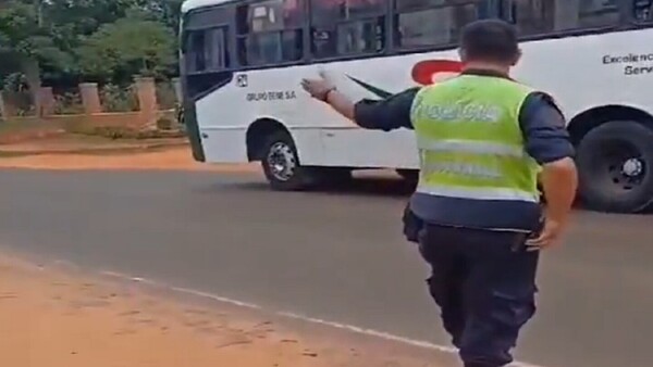 Una pasajera queda inconsciente tras caer de un colectivo en Capiatá