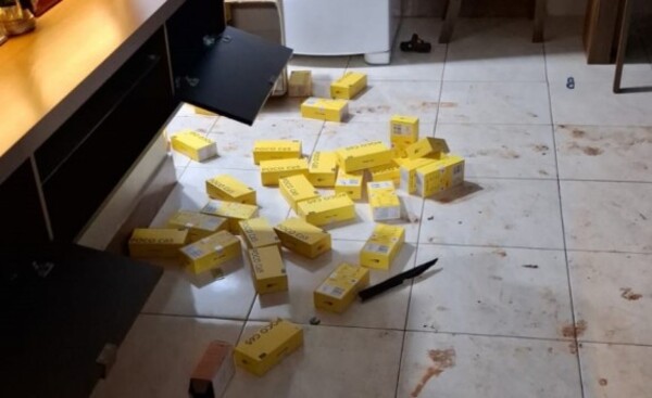 Encapuchados roban 150 celulares durante asalto domiciliario