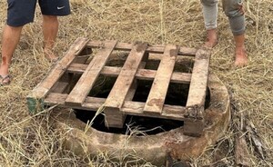 Niña cae en un pozo sin tapa y es rescatada por vecinos