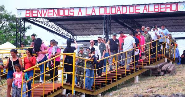 La Nación / Alberdi: 1.500 personas fueron atendidas en primera jornada de asistencia del Buque Hospital