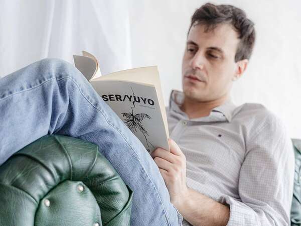 Alfredo Chaves presenta “Ser/Yuyo”, un poemario con versos salvavidas - Literatura - ABC Color