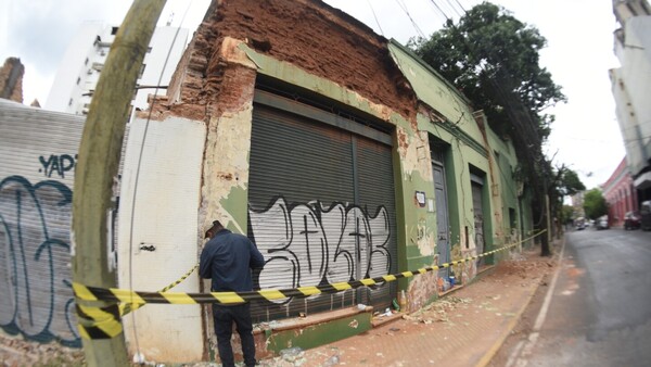 Vecinos de microcentro en zozobra por edificios en riesgo de derrumbe