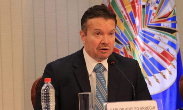 Acusación a exministros: Carlos Arregui denuncia maniobra política