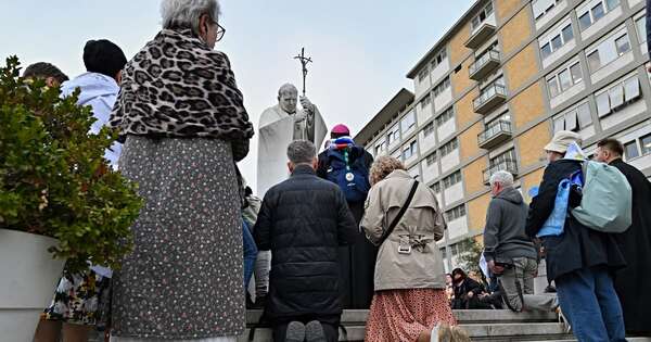 La Nación / Salud del papa mejora en su hospitalización más larga