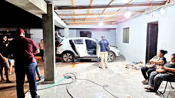 Bandidos roban G. 8 millones, 150 celulares y una notebook en un asalto domiciliario - La Clave