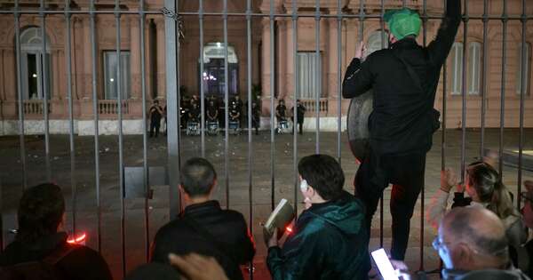 La Nación / Argentina: manifestación de barrabravas dejó 20 heridos y más de 100 detenidos