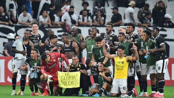 Barcelona elimina a Corinthians y se clasifica a la fase de grupos