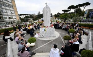 El papa Francisco sigue recuperándose: su salud permanece “estable”